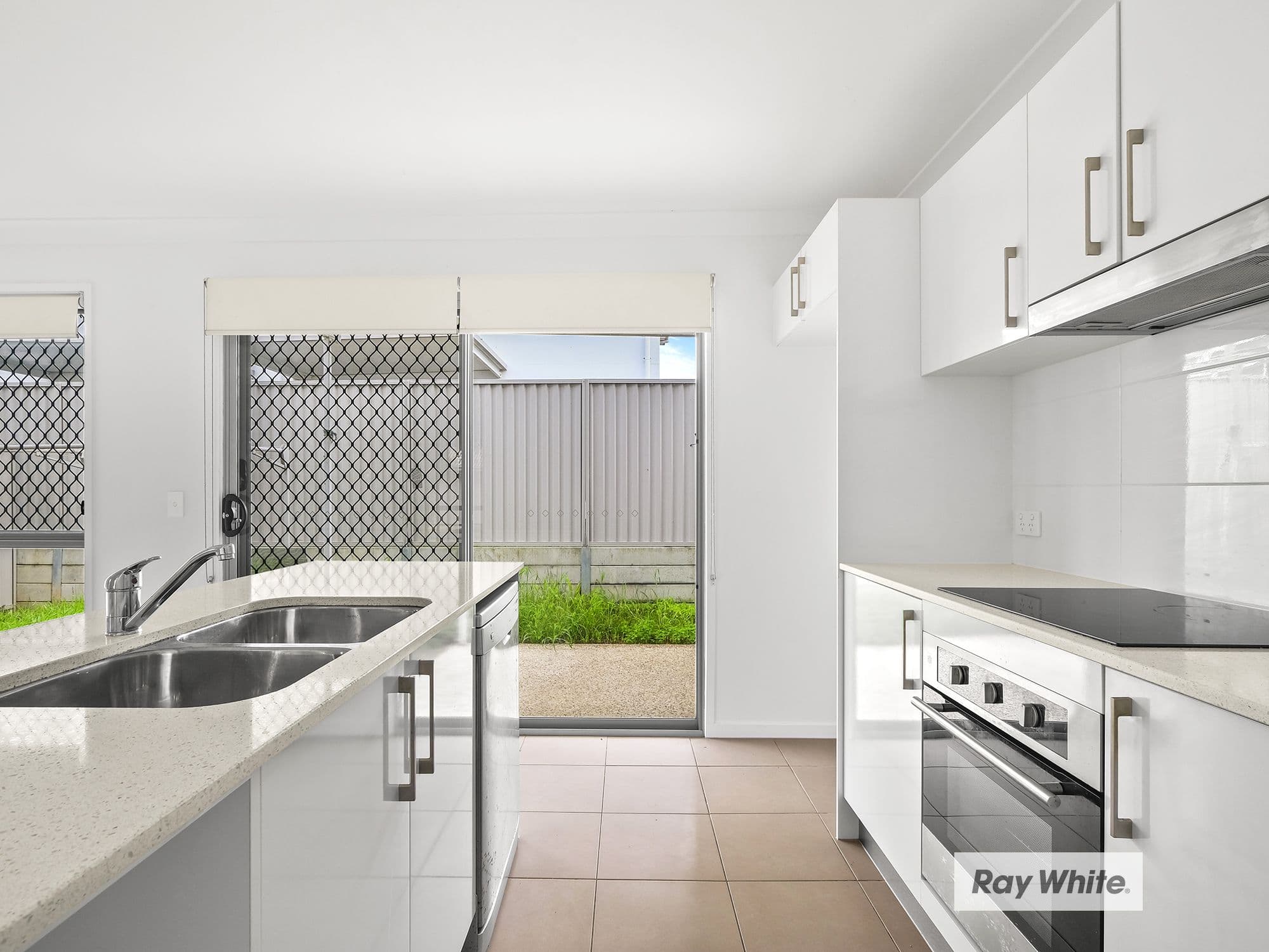 8 Whitehorse Road, Dakabin QLD 4503, Dakabin - Thumbnail 2