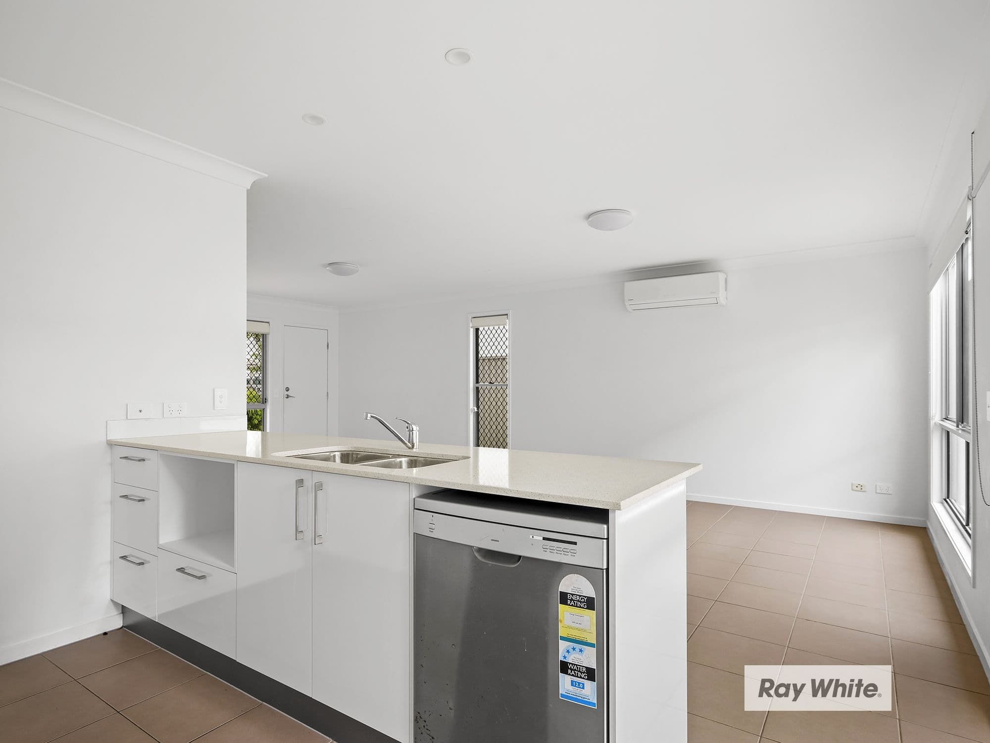 8 Whitehorse Road, Dakabin QLD 4503, Dakabin - Thumbnail 3