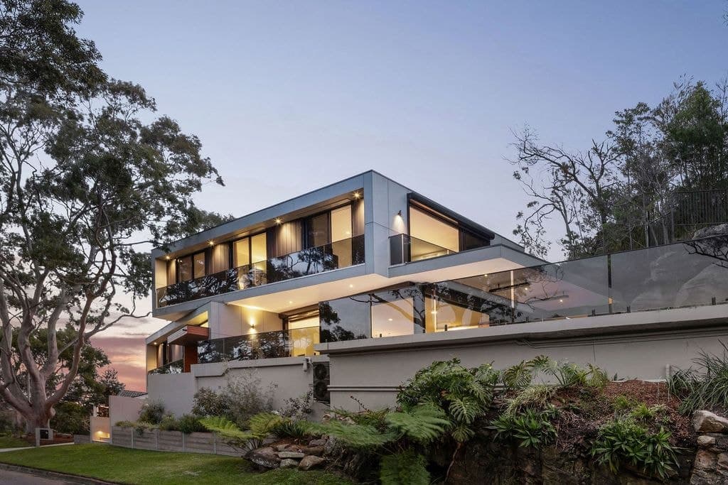 34 Rembrandt Drive, Middle Cove - Thumbnail 2