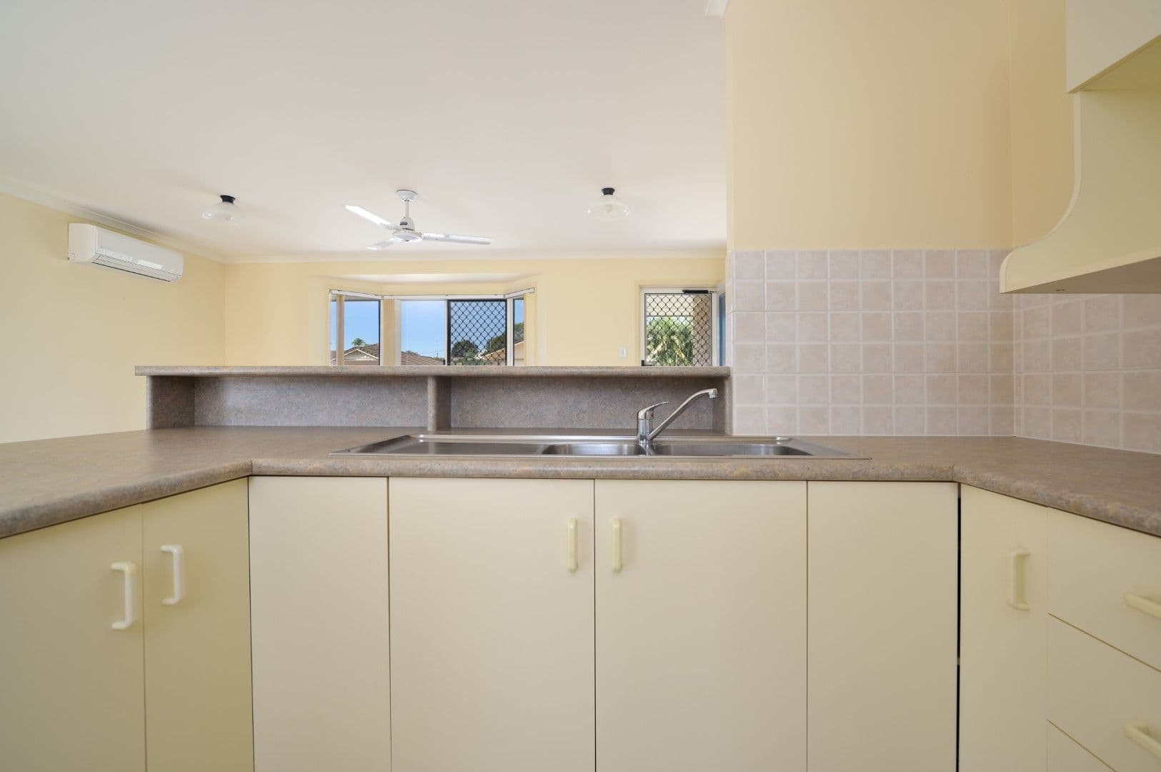 11 Hamilton Drive, Clinton QLD 4680, Clinton - Thumbnail 3