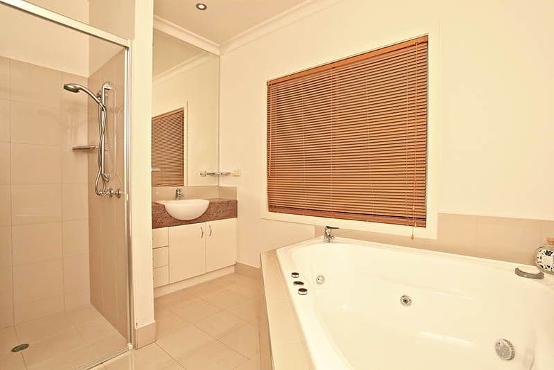 32 Blackman Crescent, TAYLORS LAKES VIC 3038, Taylors Lakes - Thumbnail 8