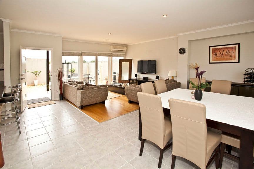 24 Tulloch Grove, GLEN WAVERLEY VIC 3150, Glen Waverley - Thumbnail 2