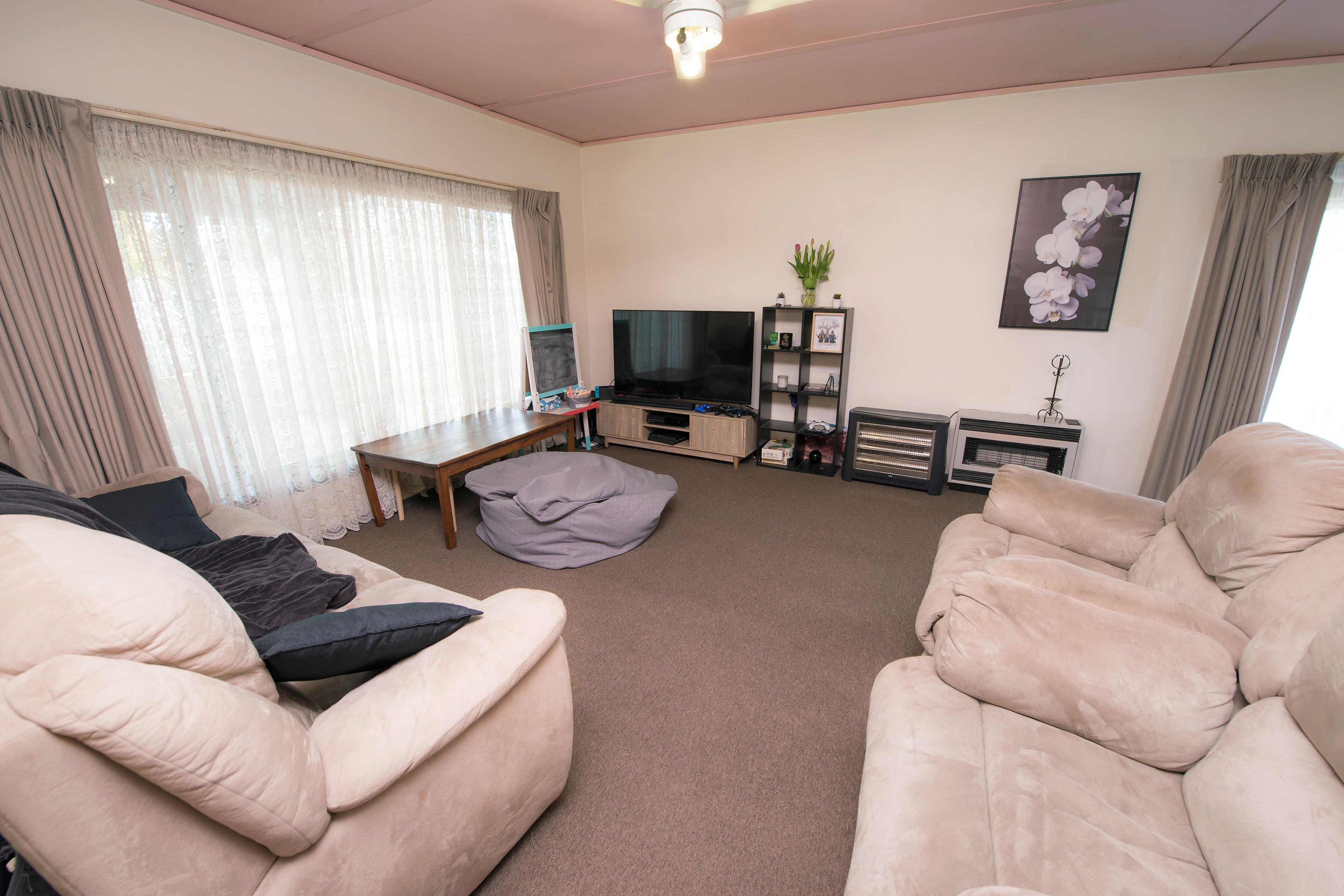 23 Douglas Avenue, Swan Hill VIC 3585, Swan Hill - Thumbnail 2