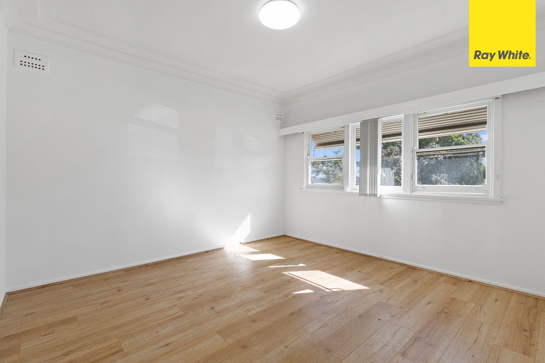 5 Munmurra Road, Riverwood NSW 2210, Riverwood - Thumbnail 2