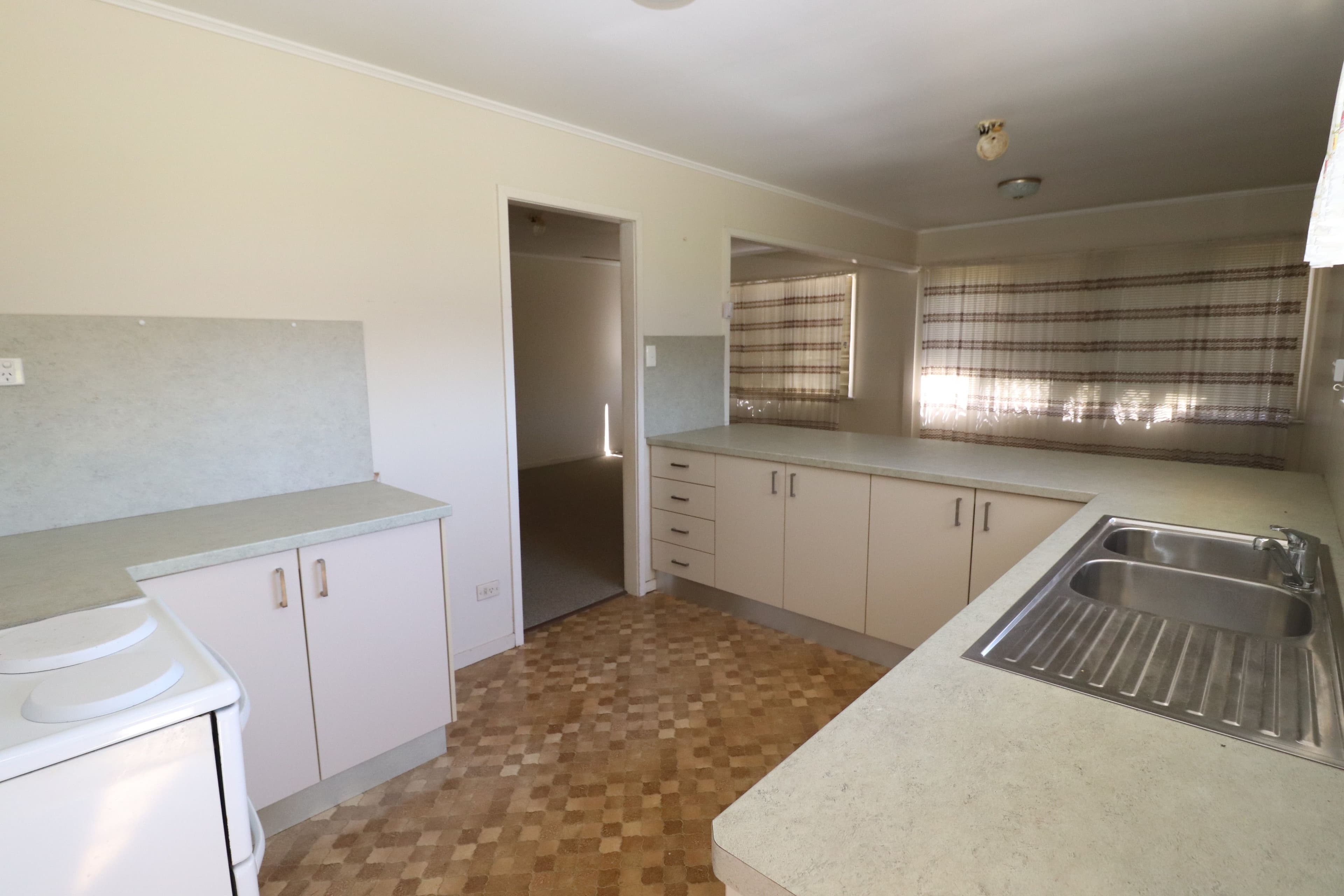 2 Rutledge Street, Ingham QLD 4850, Ingham - Thumbnail 2