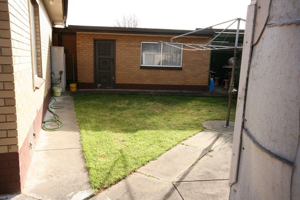 28 Chelmsford Crescent, ST ALBANS VIC 3021, St Albans - Thumbnail 4