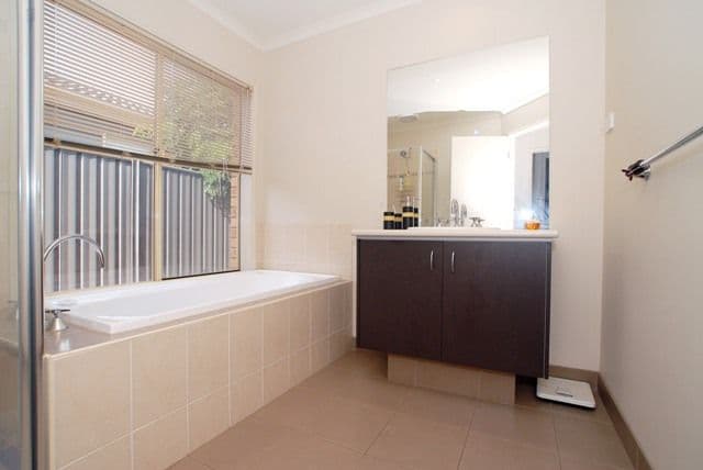 10 Amadeus Street, WYNDHAM VALE VIC 3024, Wyndham Vale - Thumbnail 8
