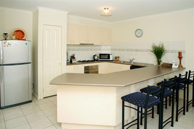 10 Corona Place, ROXBURGH PARK VIC 3064, Roxburgh Park - Thumbnail 2