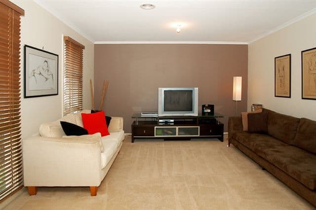 10 Corona Place, ROXBURGH PARK VIC 3064, Roxburgh Park - Thumbnail 4