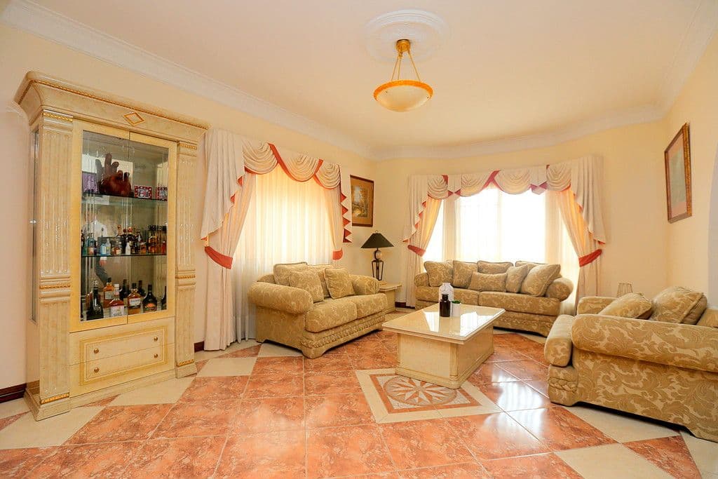 9 Pentland Avenue, Roselands - Thumbnail 2