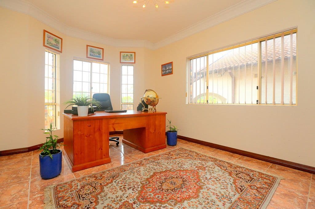 9 Pentland Avenue, Roselands - Thumbnail 7