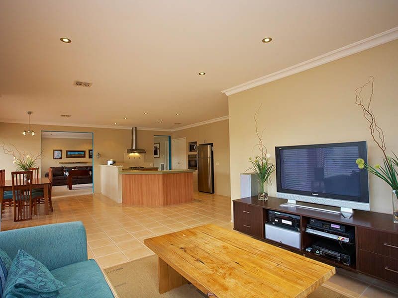 28 Bonnieview  Court, WANDONG VIC 3758, Wandong - Thumbnail 2