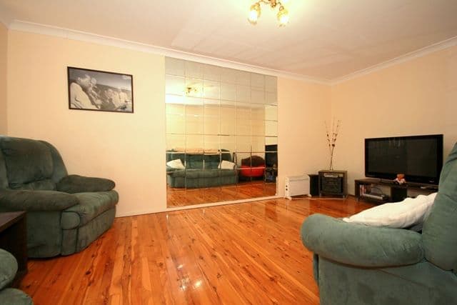 21 Lurnea Avenue, GEORGES HALL NSW 2198, Georges Hall - Thumbnail 2