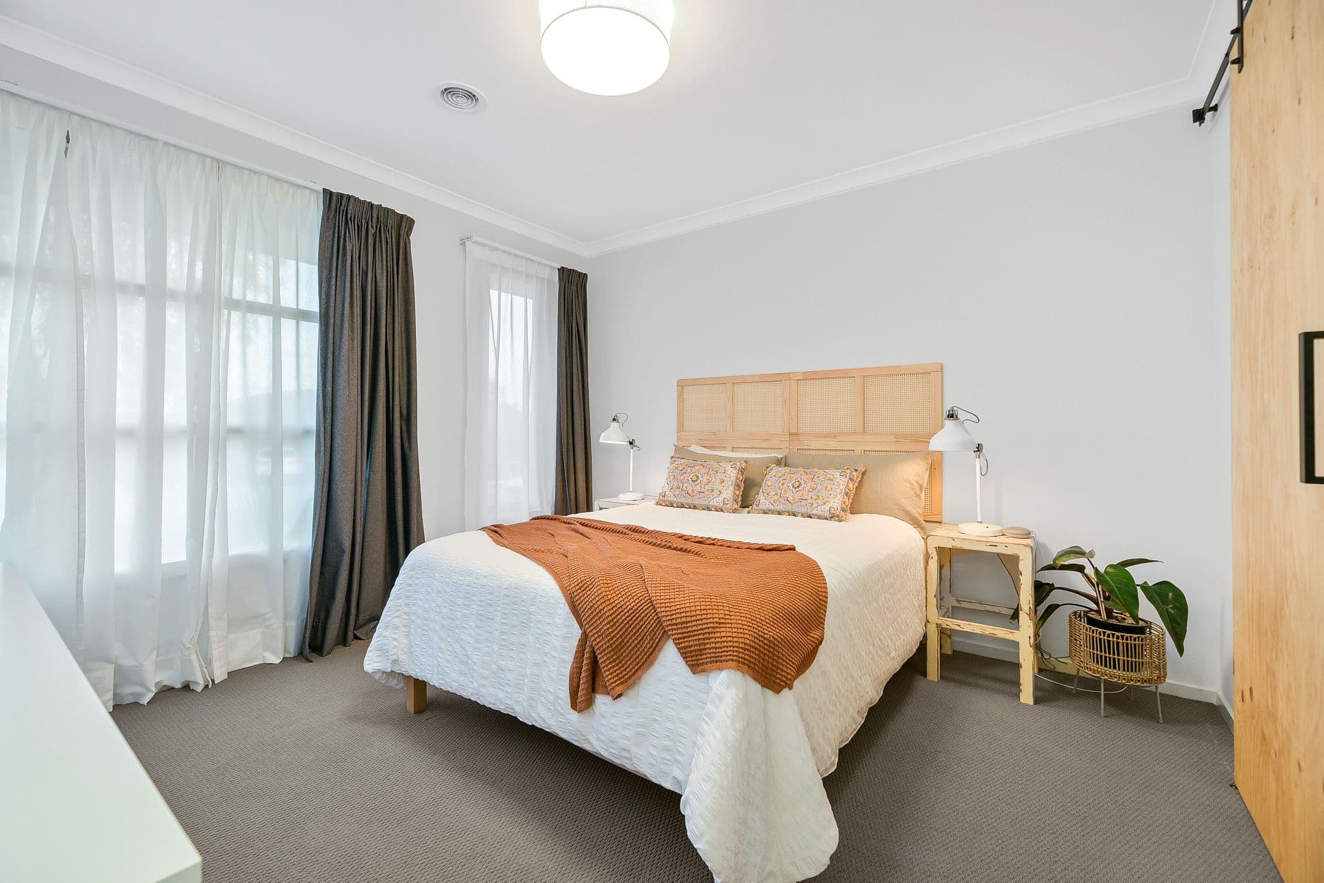 6 Anvil Way, Clyde North VIC 3978, Clyde North - Thumbnail 2
