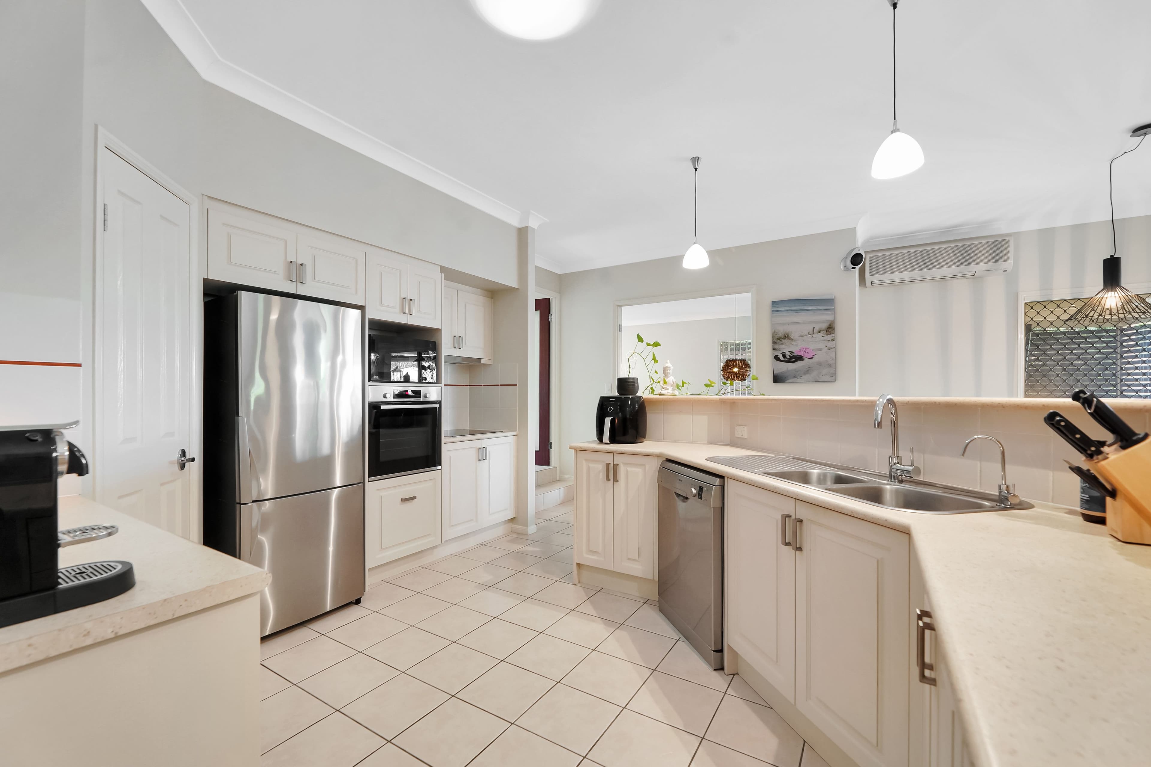 19 Easter Crescent, Pacific Pines QLD 4211, Pacific Pines - Thumbnail 4