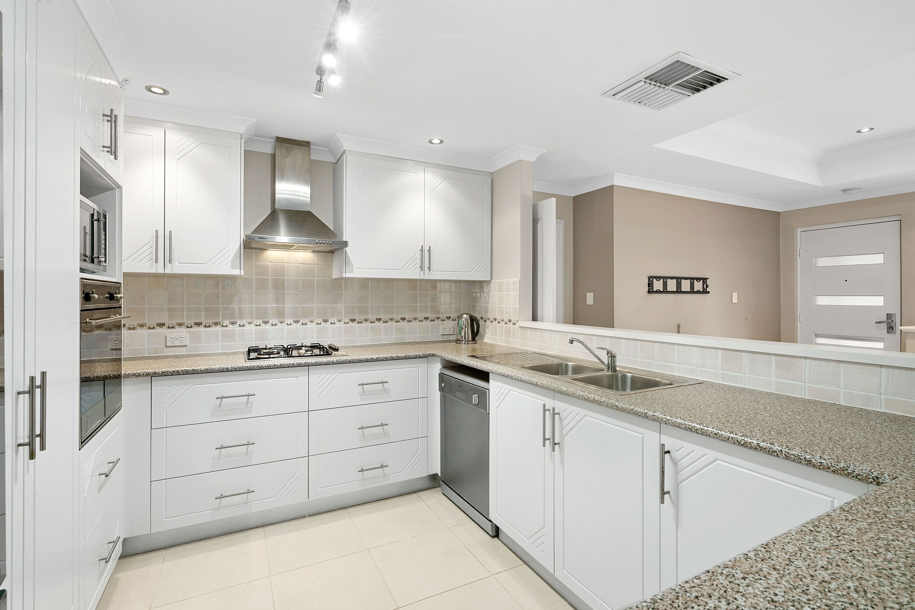21 Portchester Drive, Darch WA 6065, Darch - Thumbnail 5