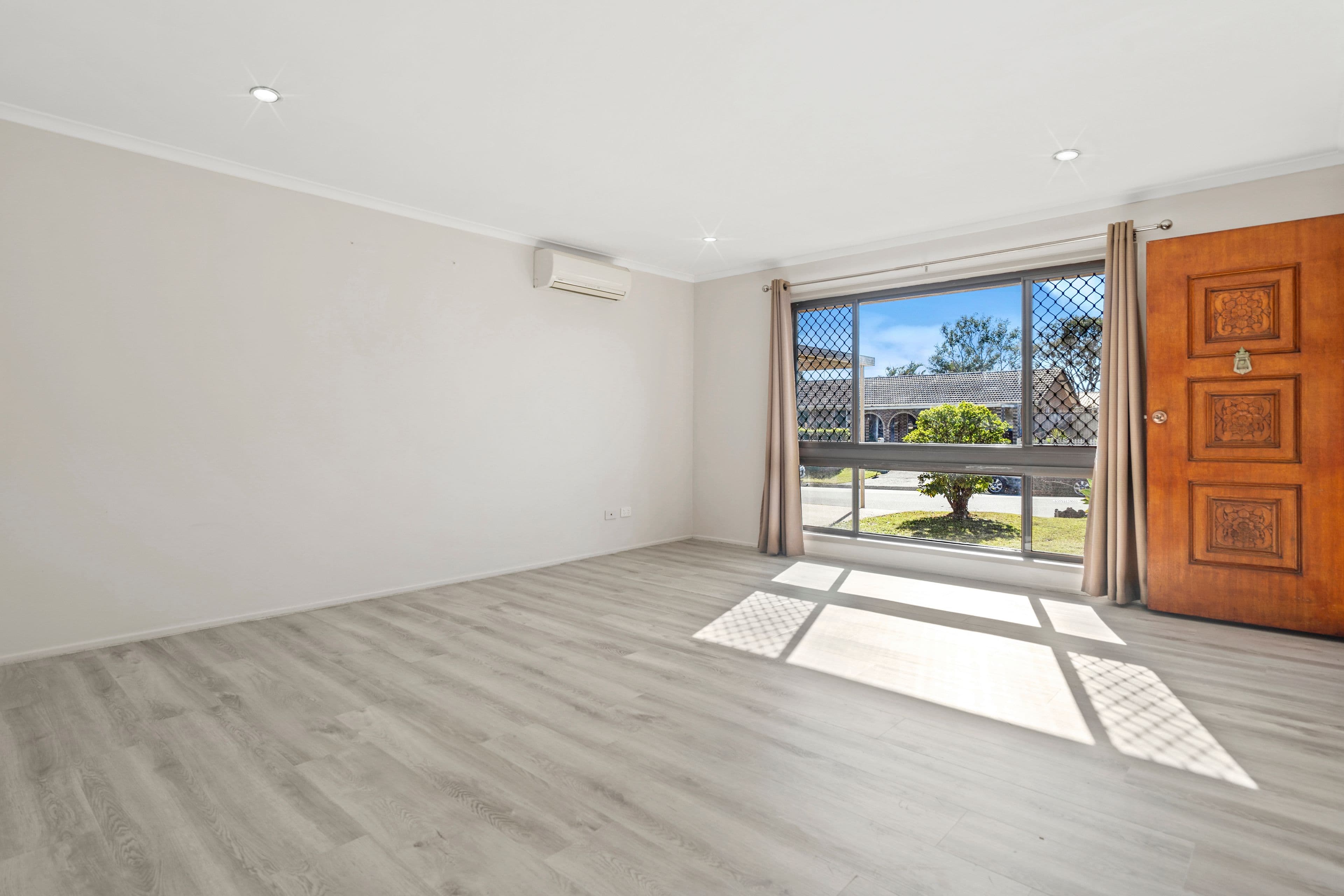 42 Glendevon Crescent, Mount Warren Park QLD 4207, Mount Warren Park - Thumbnail 4