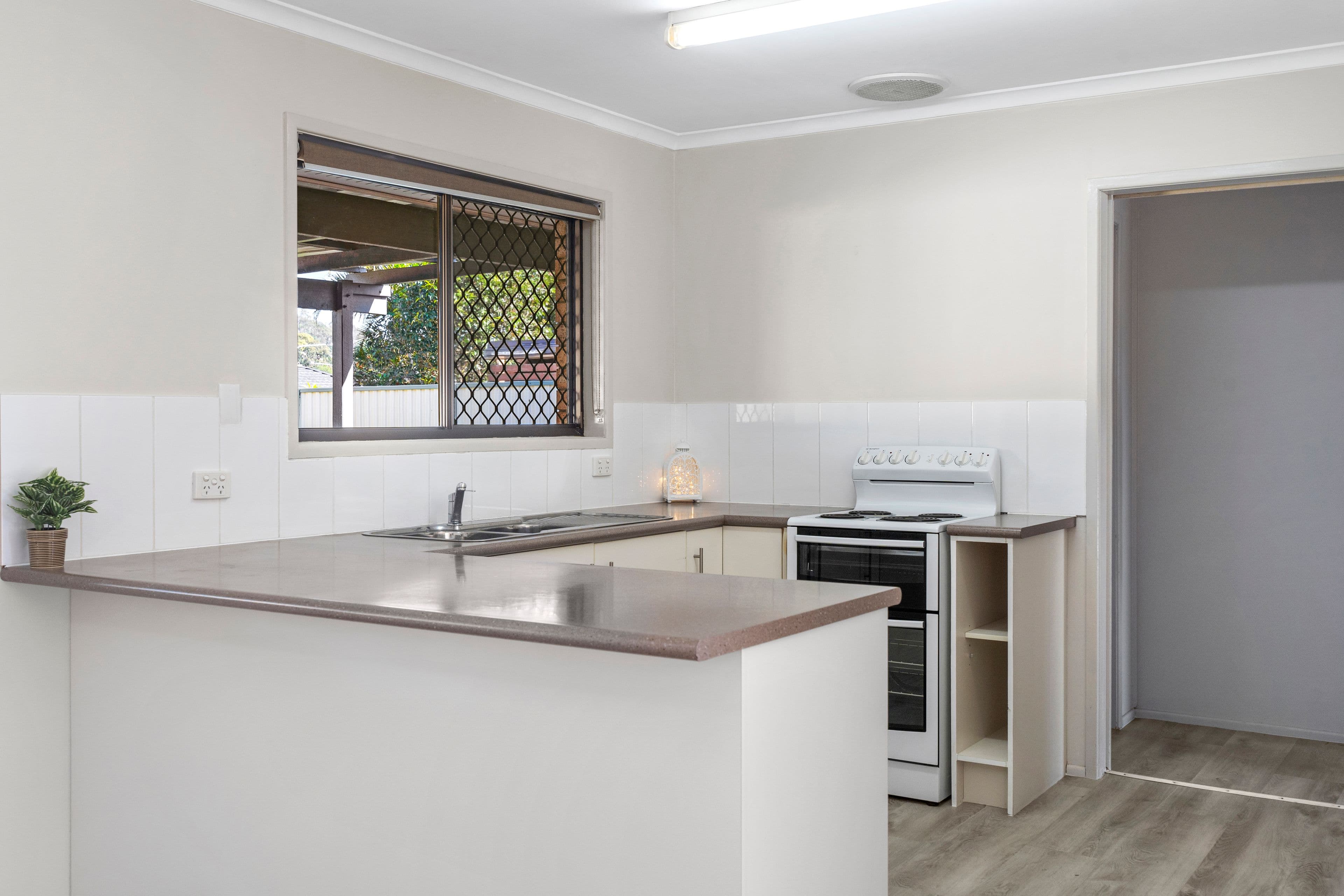 42 Glendevon Crescent, Mount Warren Park QLD 4207, Mount Warren Park - Thumbnail 5