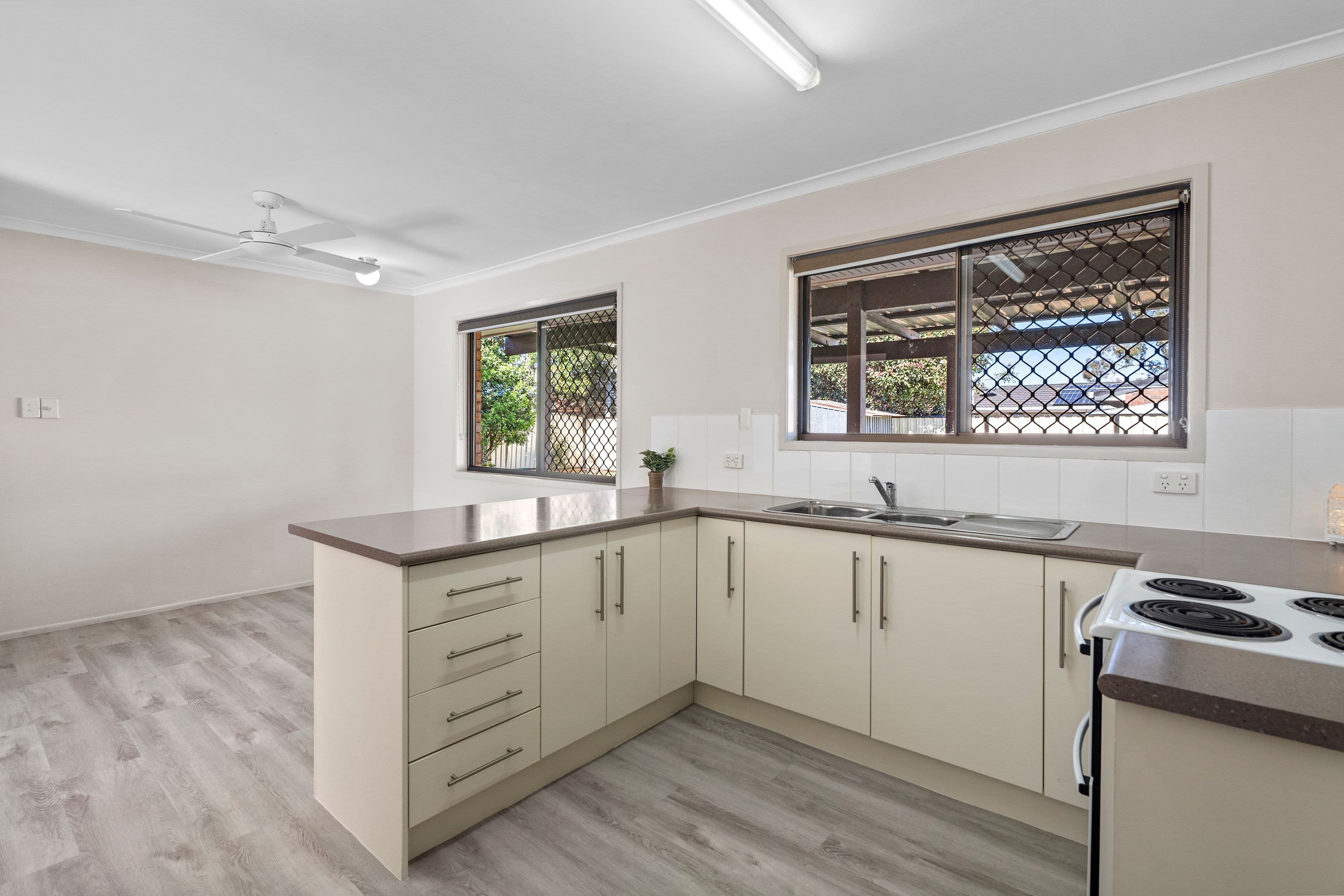 42 Glendevon Crescent, Mount Warren Park QLD 4207, Mount Warren Park - Thumbnail 6