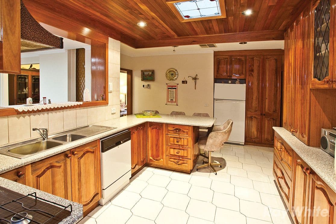 27 Ingleside Crescent, GLEN WAVERLEY VIC 3150, Glen Waverley - Thumbnail 2