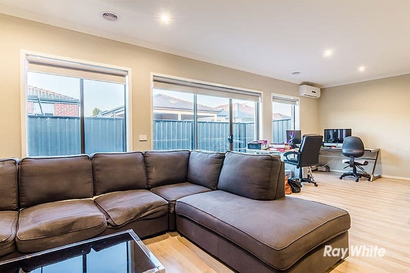 9 Falabela Road, Clyde North VIC 3978, Clyde North - Thumbnail 4