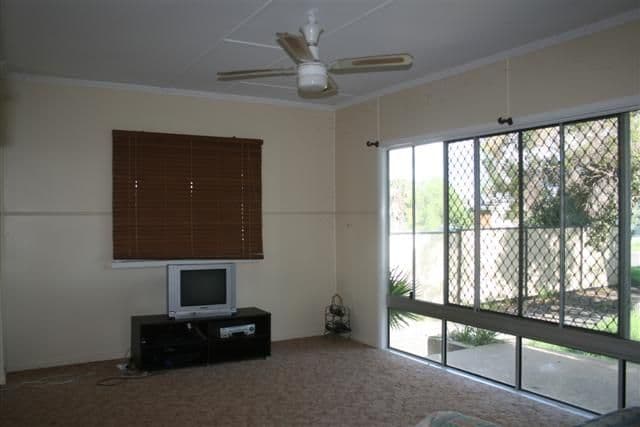 35 Taylor Street, ROMA QLD 4455, Roma - Thumbnail 2