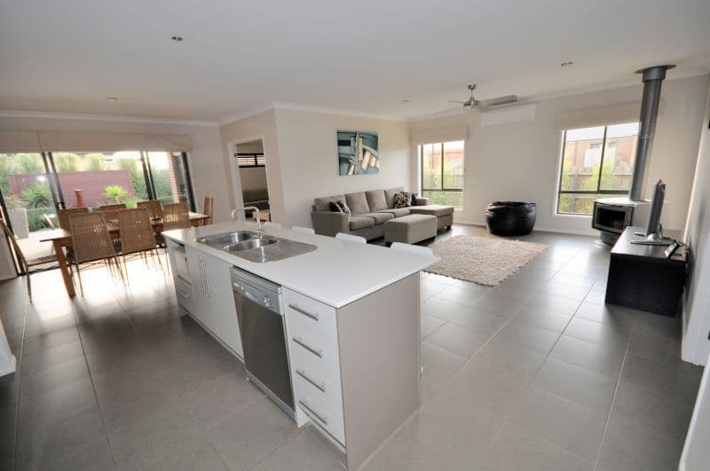 15 Darriwell Drive, BANNOCKBURN VIC 3331, Bannockburn - Thumbnail 2
