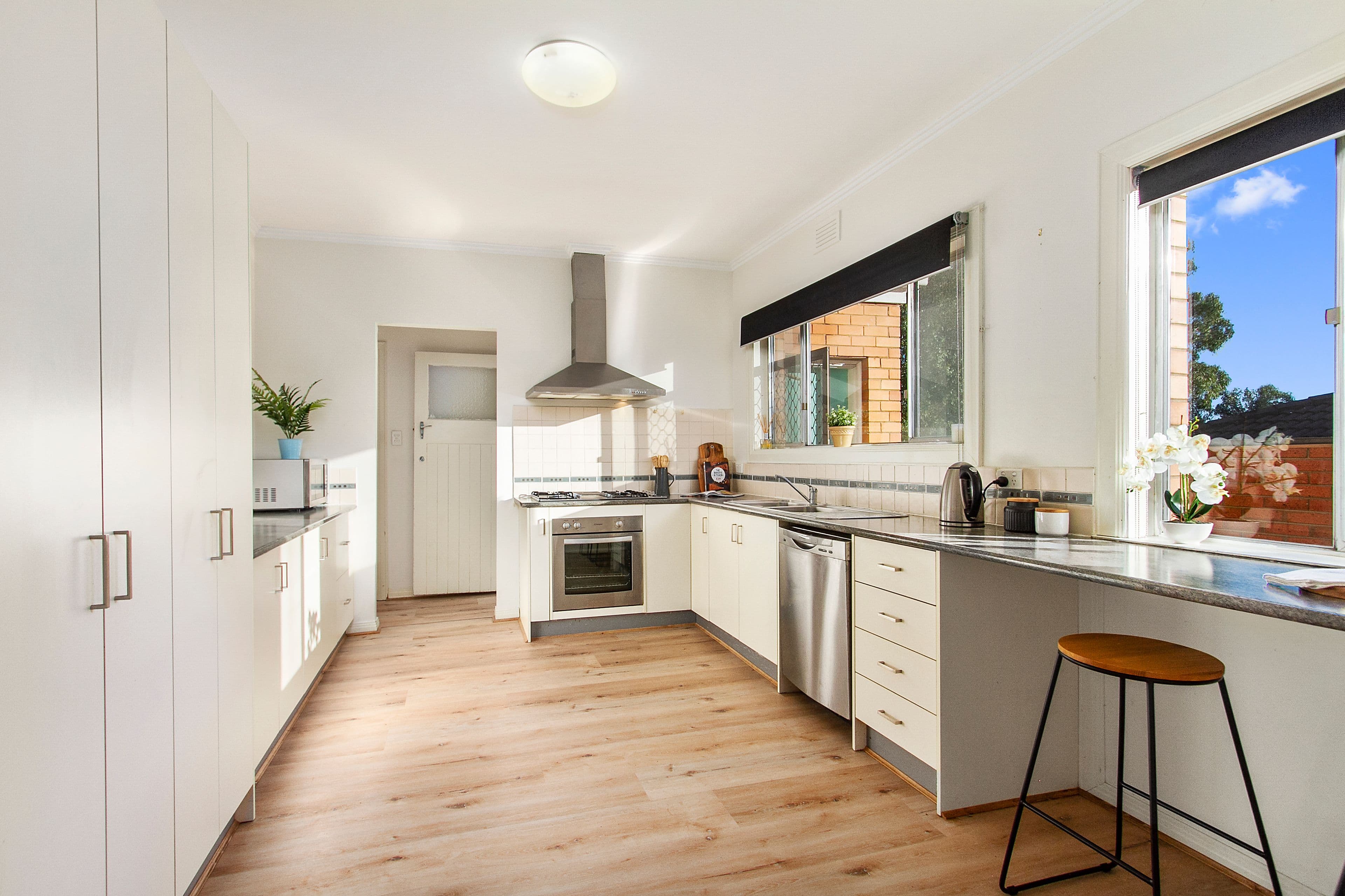 1 Derham Street, Mount Waverley VIC 3149, Mount Waverley - Thumbnail 2