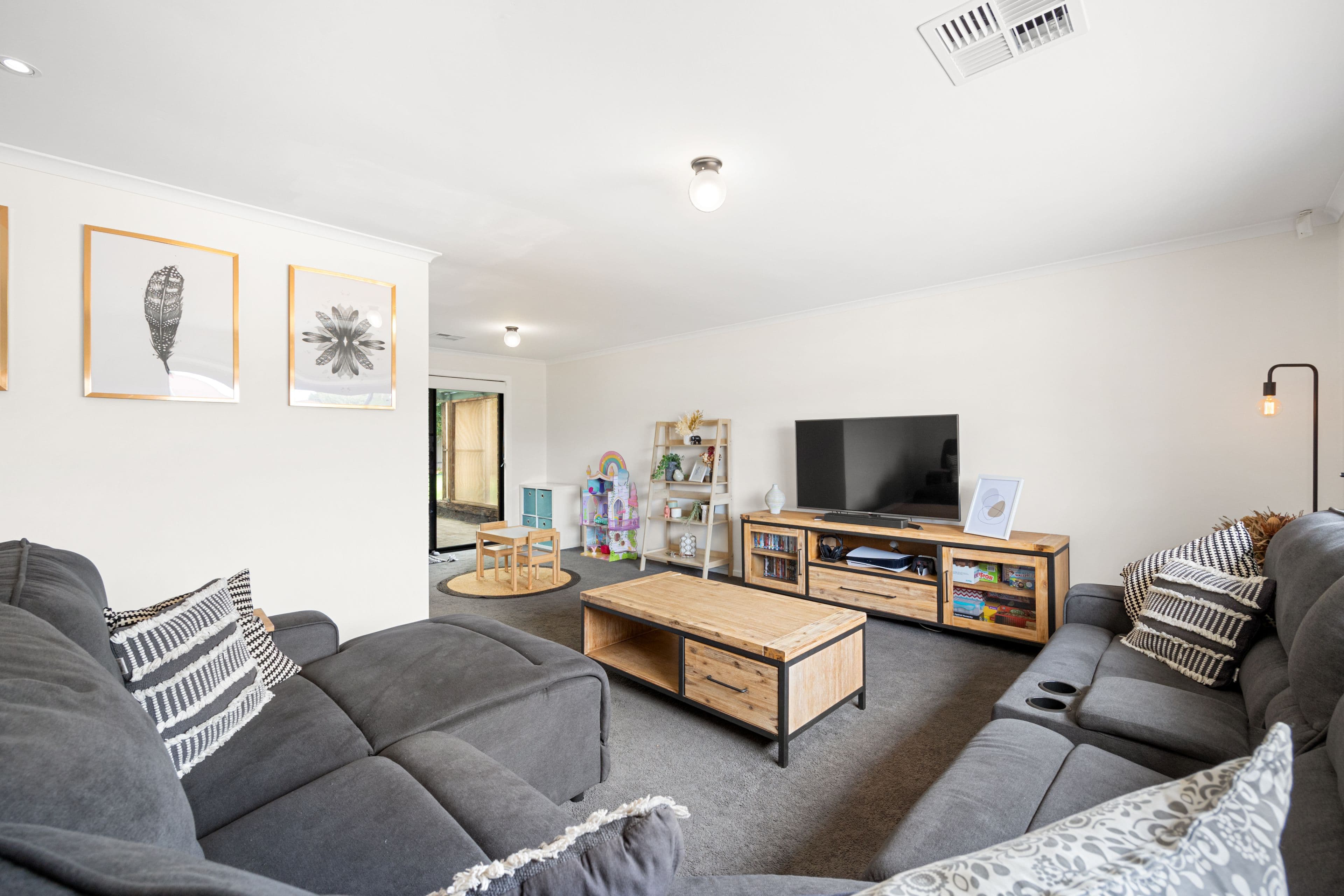 31 Axminster Crescent, Craigmore SA 5114, Craigmore - Thumbnail 3