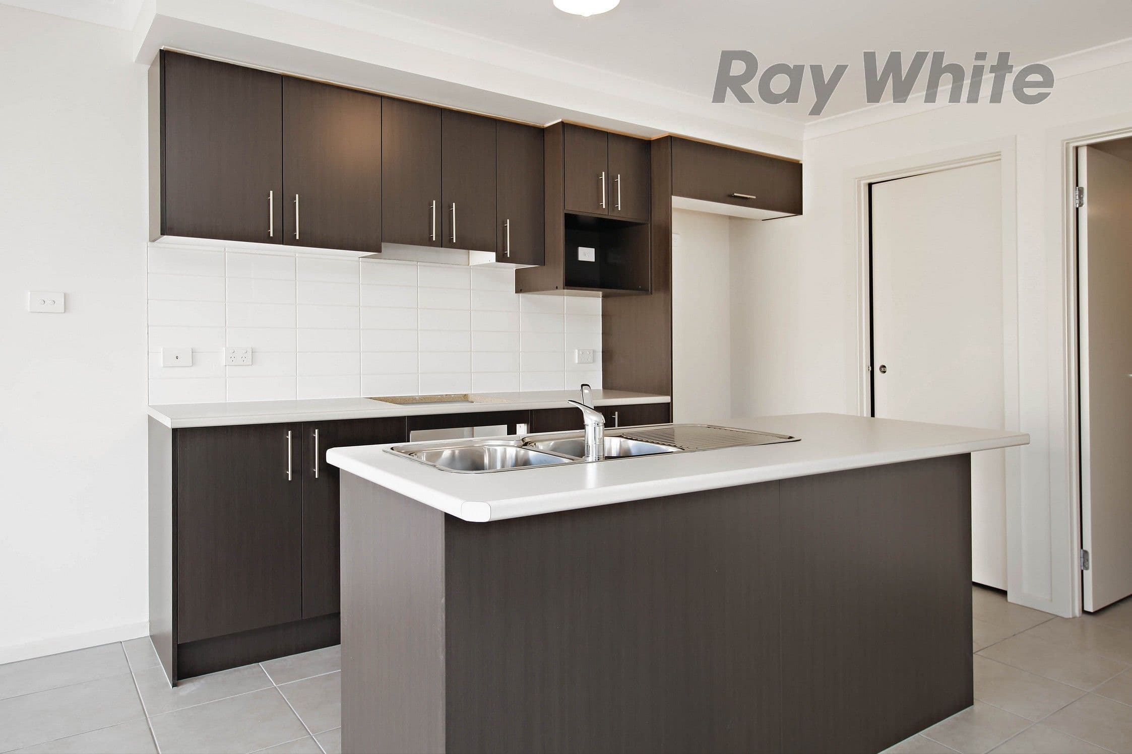 8a Dundas Road, Point Cook VIC 3030, Point Cook - Thumbnail 2