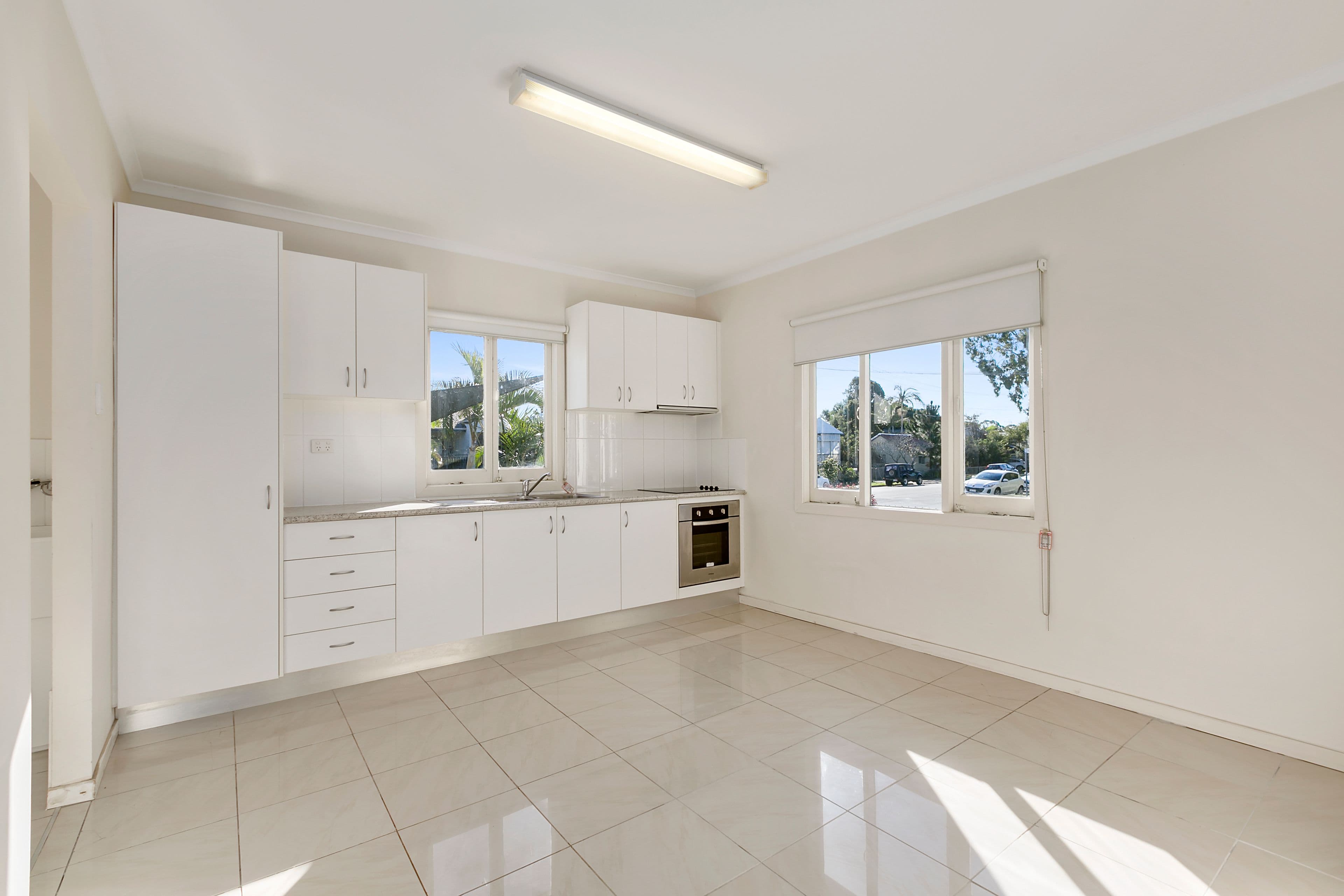 128 Pohlman Street, Southport QLD 4215, Southport - Thumbnail 5