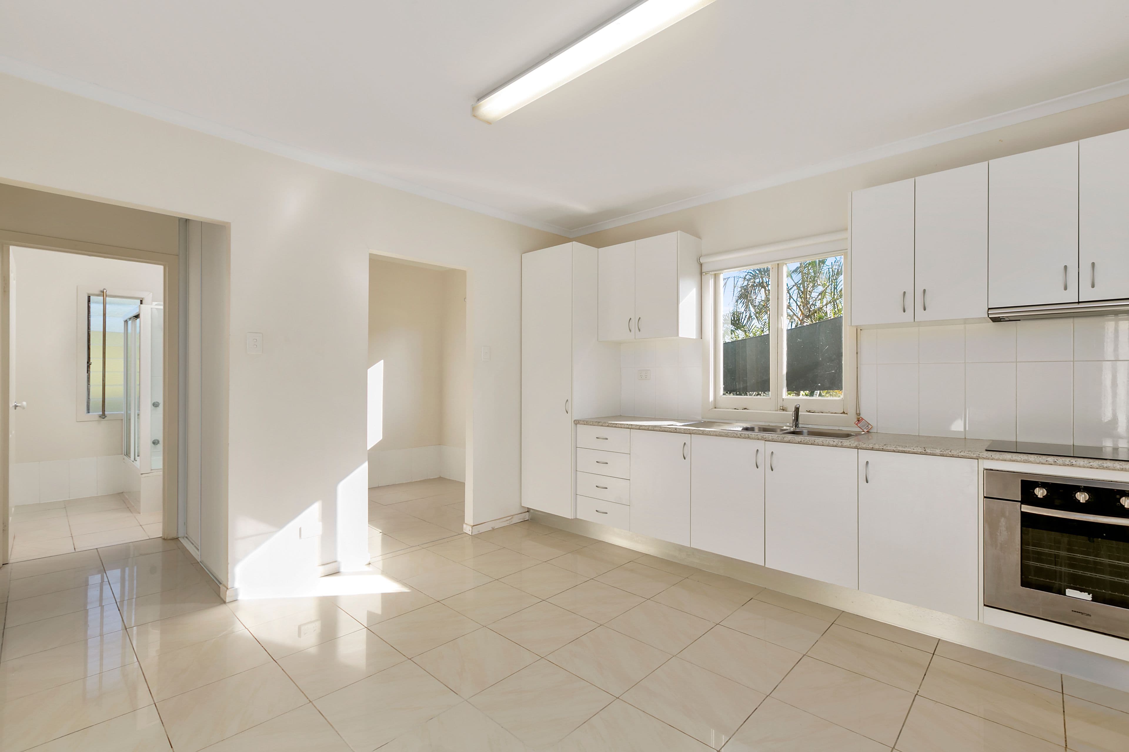 128 Pohlman Street, Southport QLD 4215, Southport - Thumbnail 6