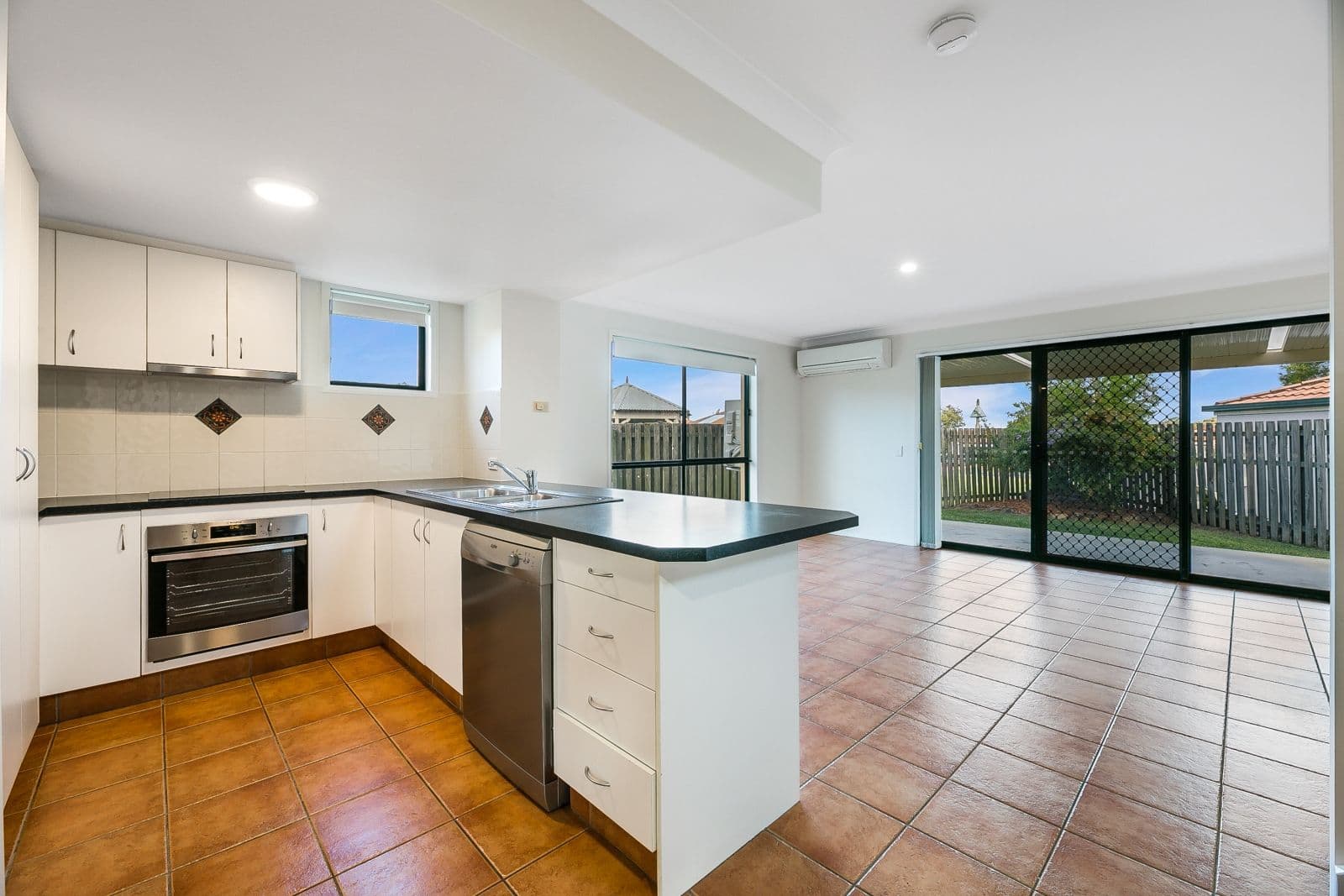 21 Oxbridge Chase, Arundel QLD 4214, Arundel - Thumbnail 5