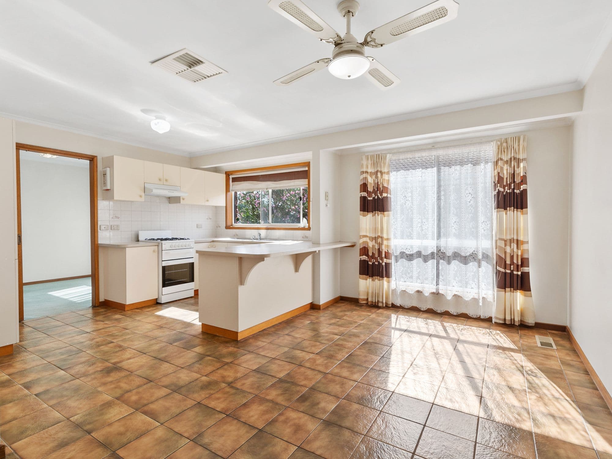 37 Tristan Street, Seymour VIC 3660, Seymour - Thumbnail 2