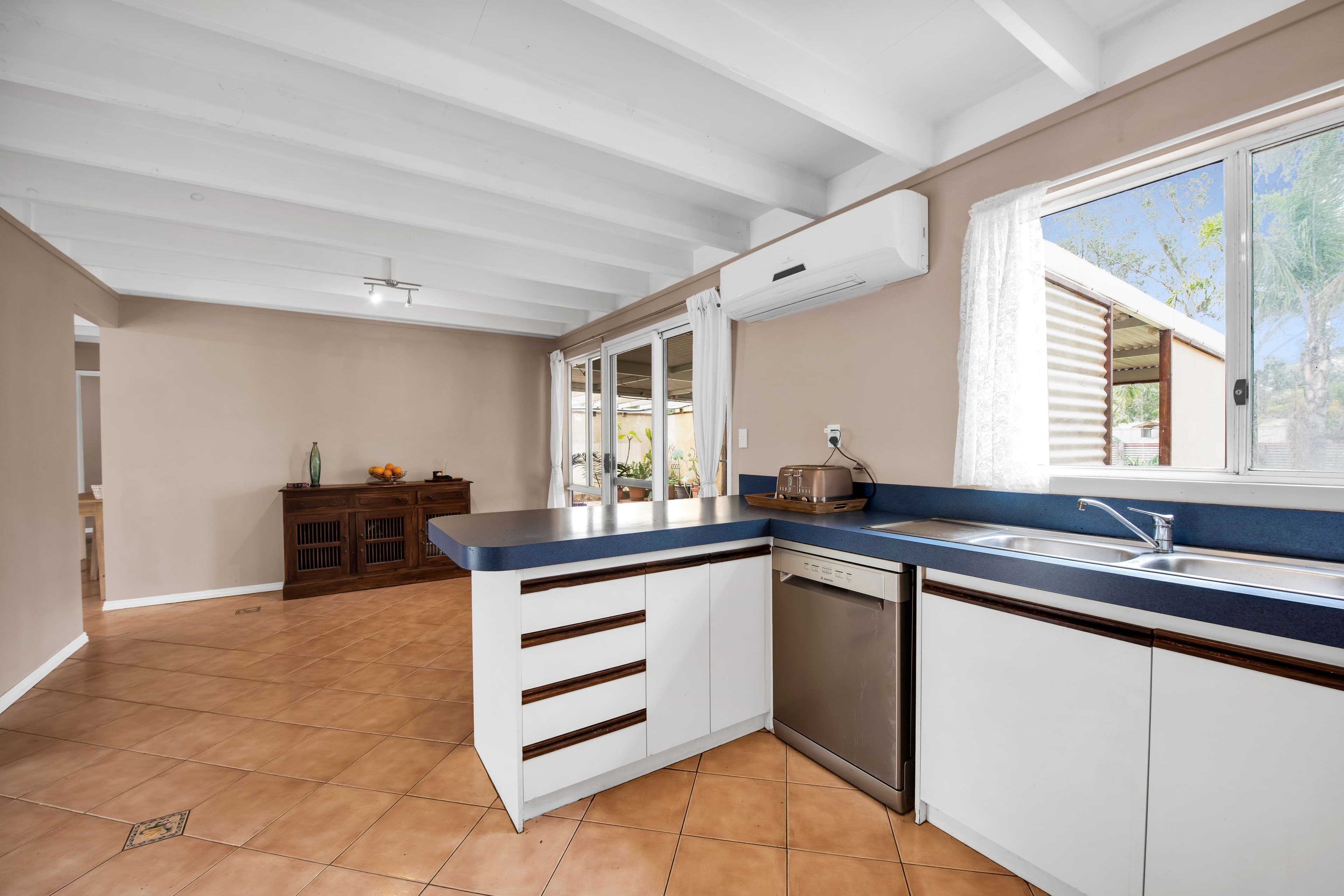 2 Leicester Close, Deepdale WA 6532, Deepdale - Thumbnail 5