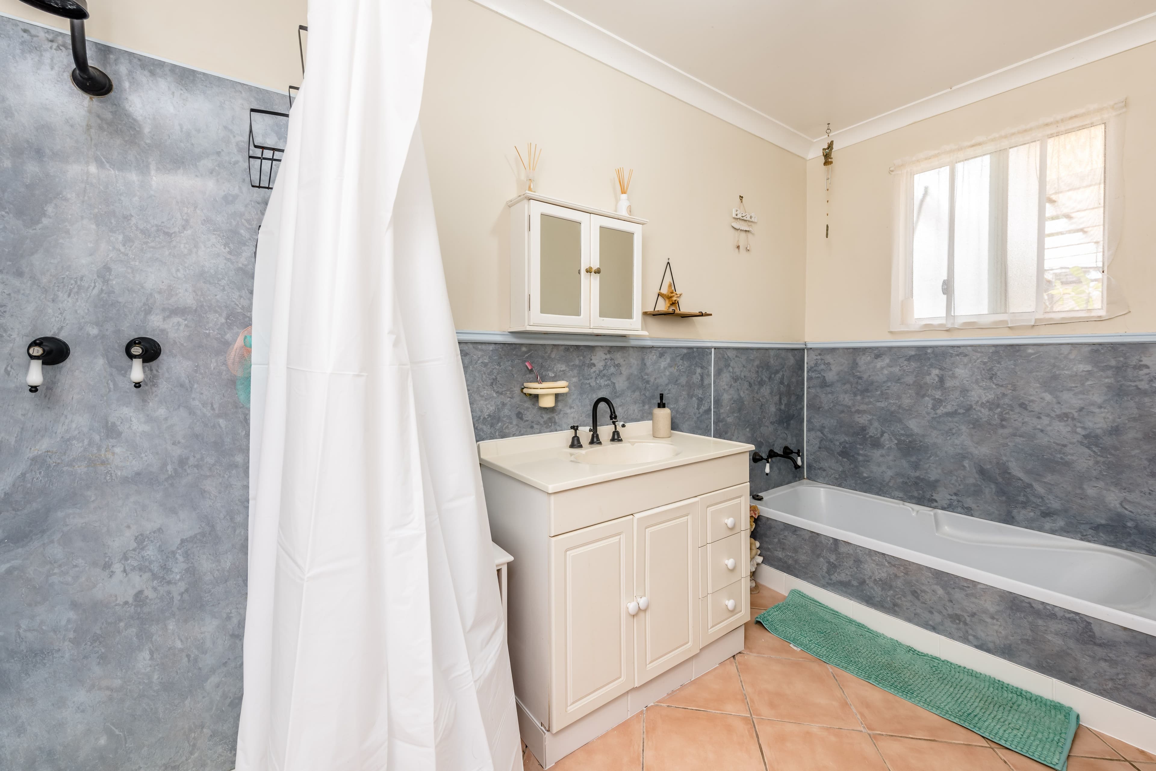 2 Leicester Close, Deepdale WA 6532, Deepdale - Thumbnail 8
