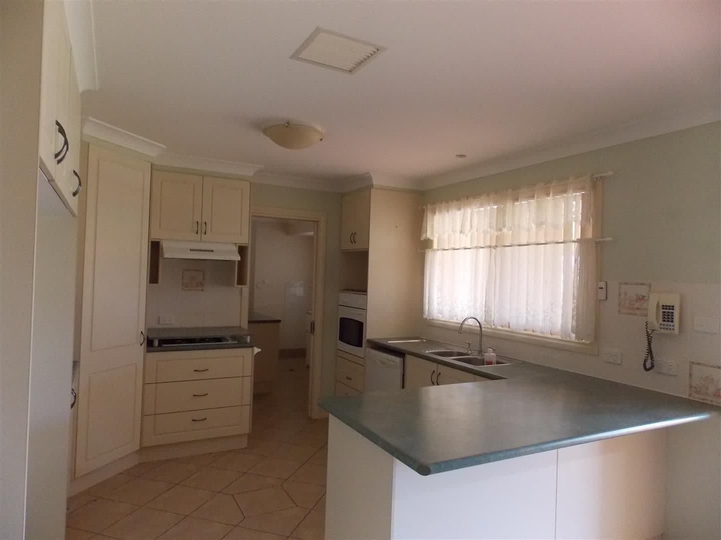 10 Noonan Street, PARKES NSW 2870, Parkes - Thumbnail 2