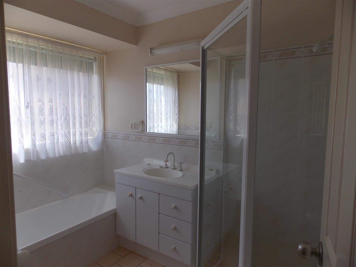 10 Noonan Street, PARKES NSW 2870, Parkes - Thumbnail 3