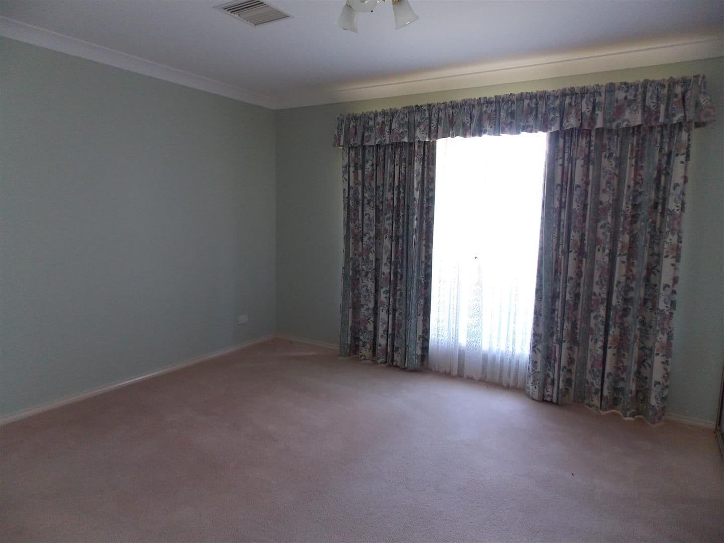 10 Noonan Street, PARKES NSW 2870, Parkes - Thumbnail 6