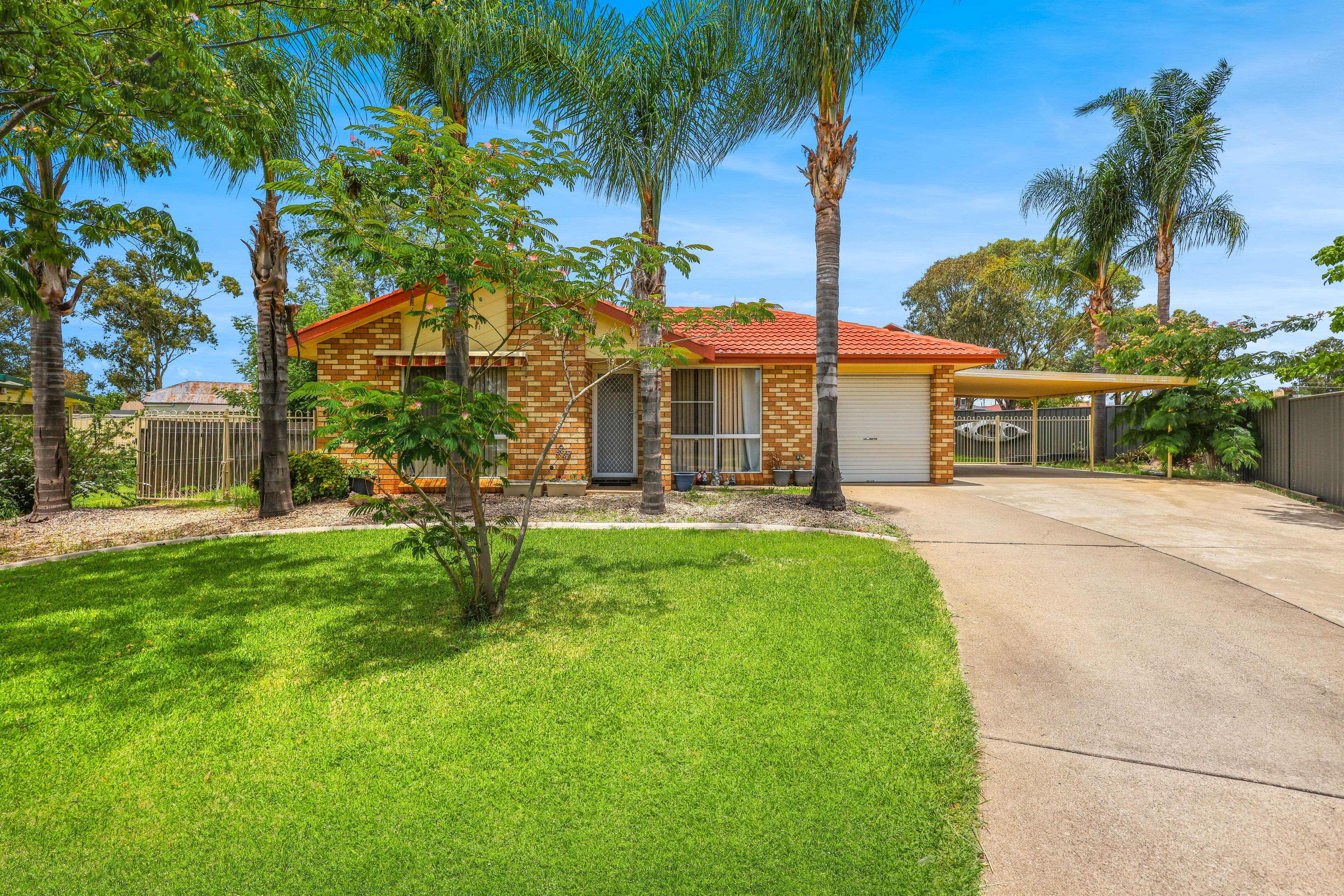 13 Caley Close, Tamworth NSW 2340, Westdale - Image 1