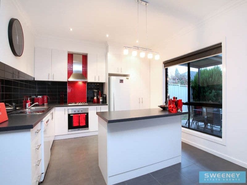 10 Coen Place, Caroline Springs - Thumbnail 8