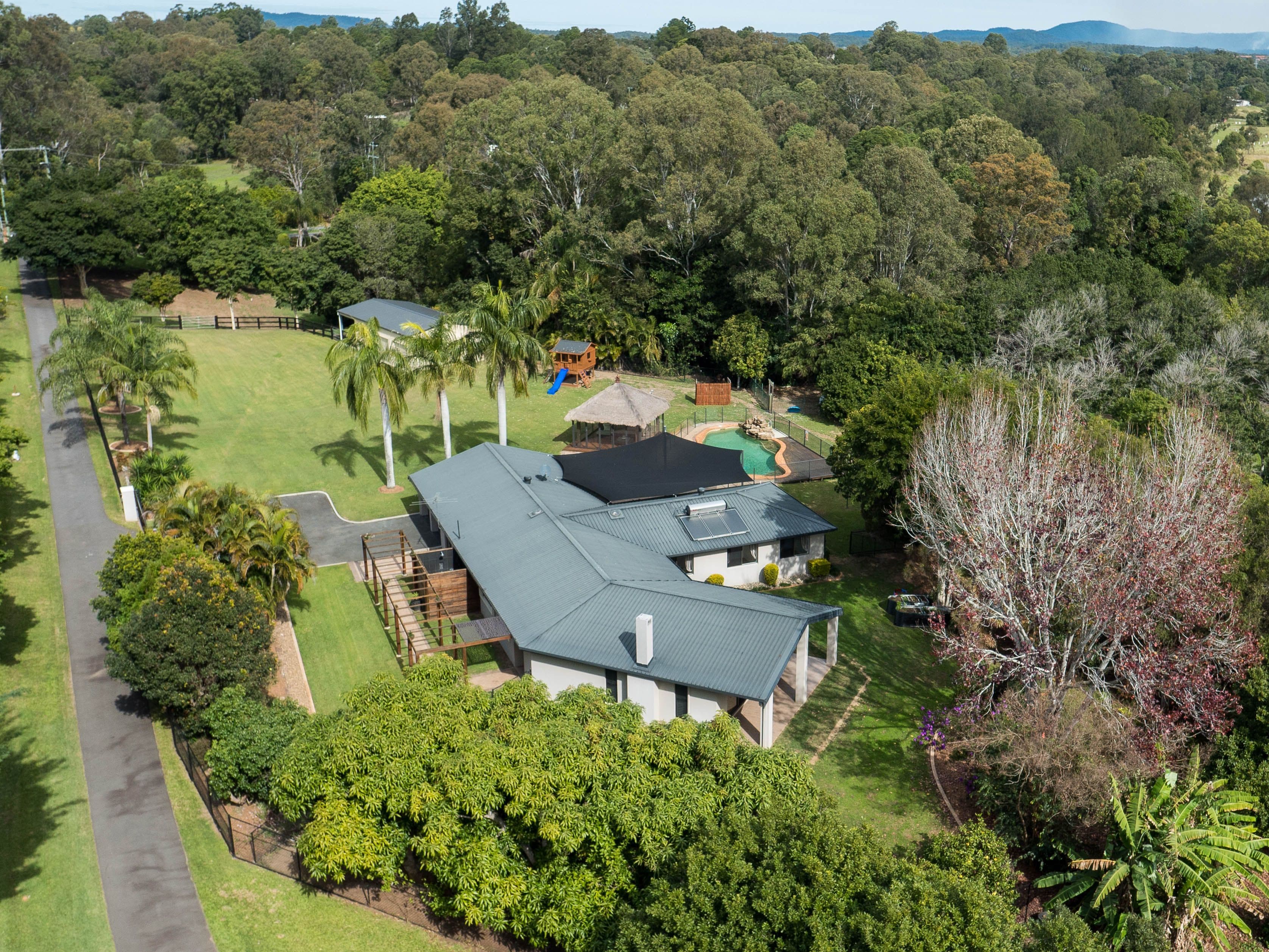 2083 Roghan Road, Bridgeman Downs QLD 4035, Bridgeman Downs - Thumbnail 2