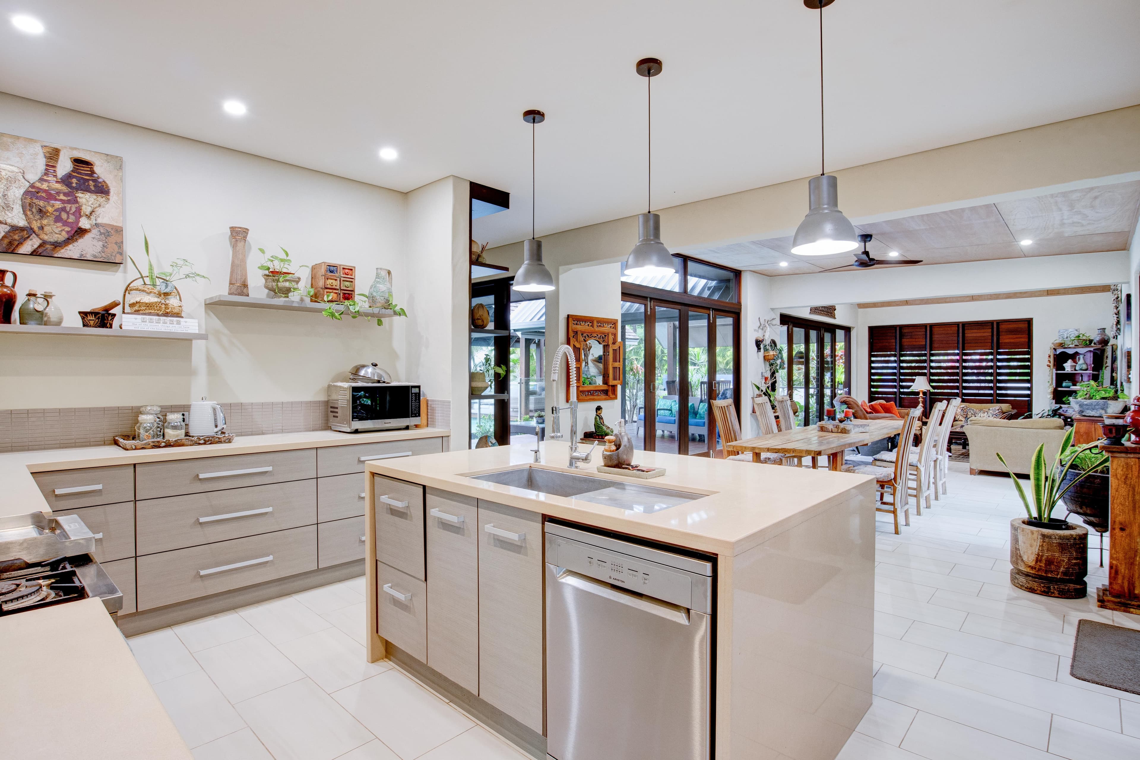 32 Reid Road, Wongaling Beach QLD 4852, Wongaling Beach - Thumbnail 3