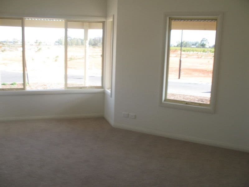 16 Rita Drive, MILDURA VIC 3500, Mildura - Thumbnail 4