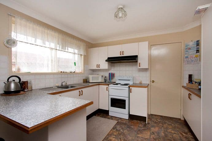 24 Balmaringa Avenue, NORTH NOWRA NSW 2541, North Nowra - Thumbnail 2