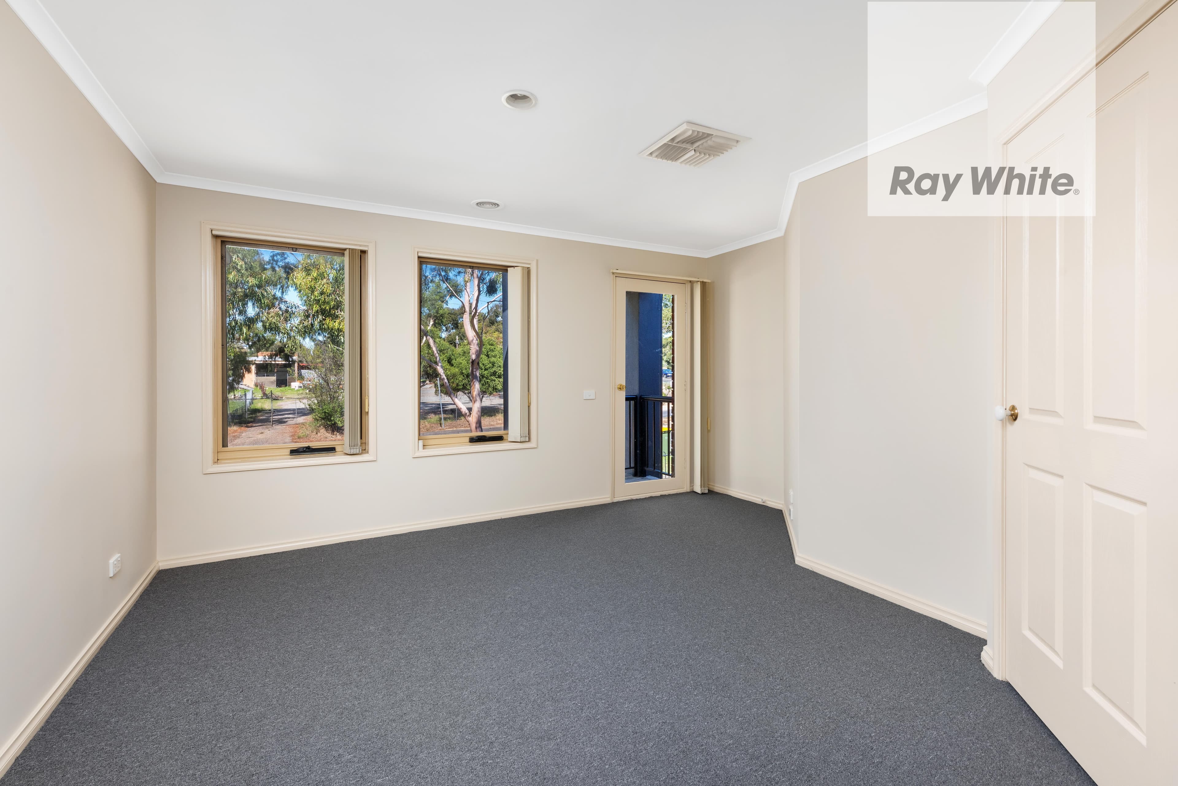 215 Betula Avenue, Mill Park VIC 3082, Mill Park - Thumbnail 4