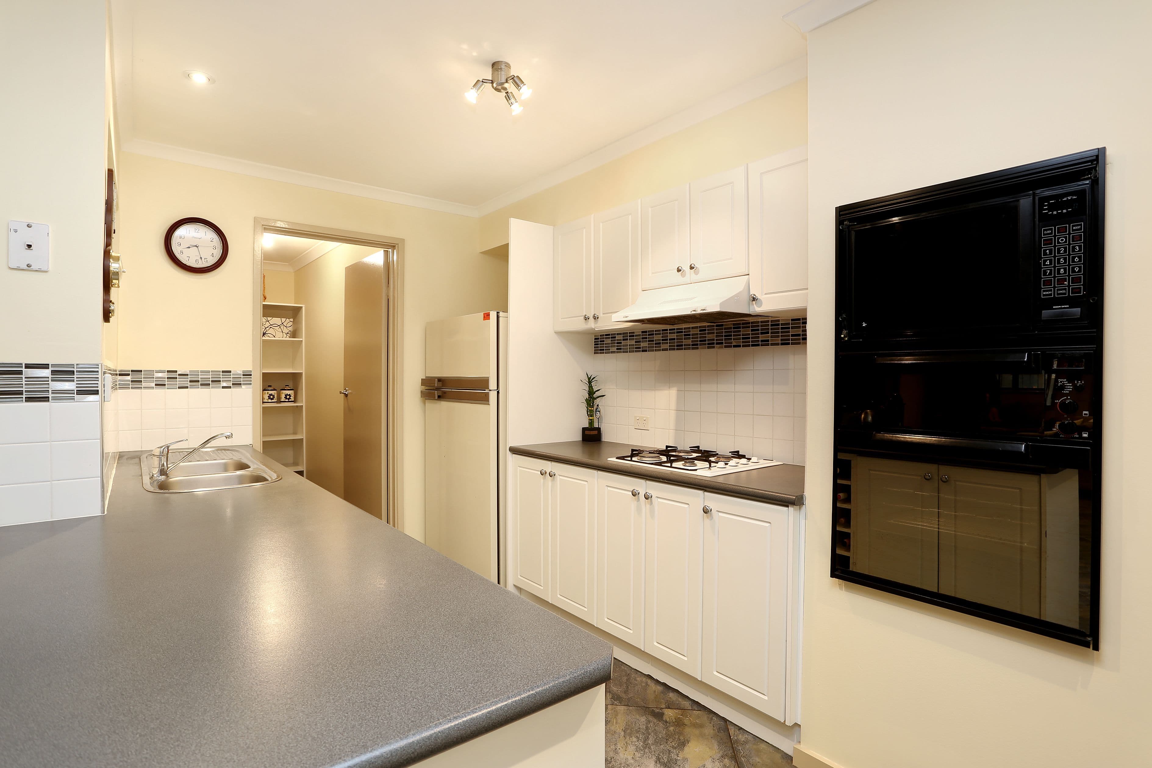 118 Duffy Street, Epping VIC 3076, Epping - Thumbnail 4