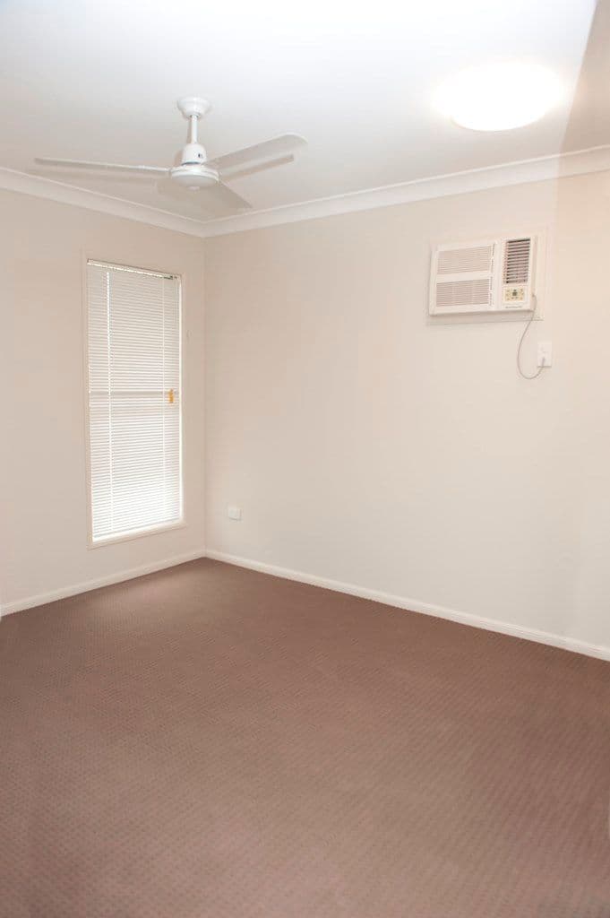 27 Heather Avenue, RASMUSSEN QLD 4815, Rasmussen - Thumbnail 3