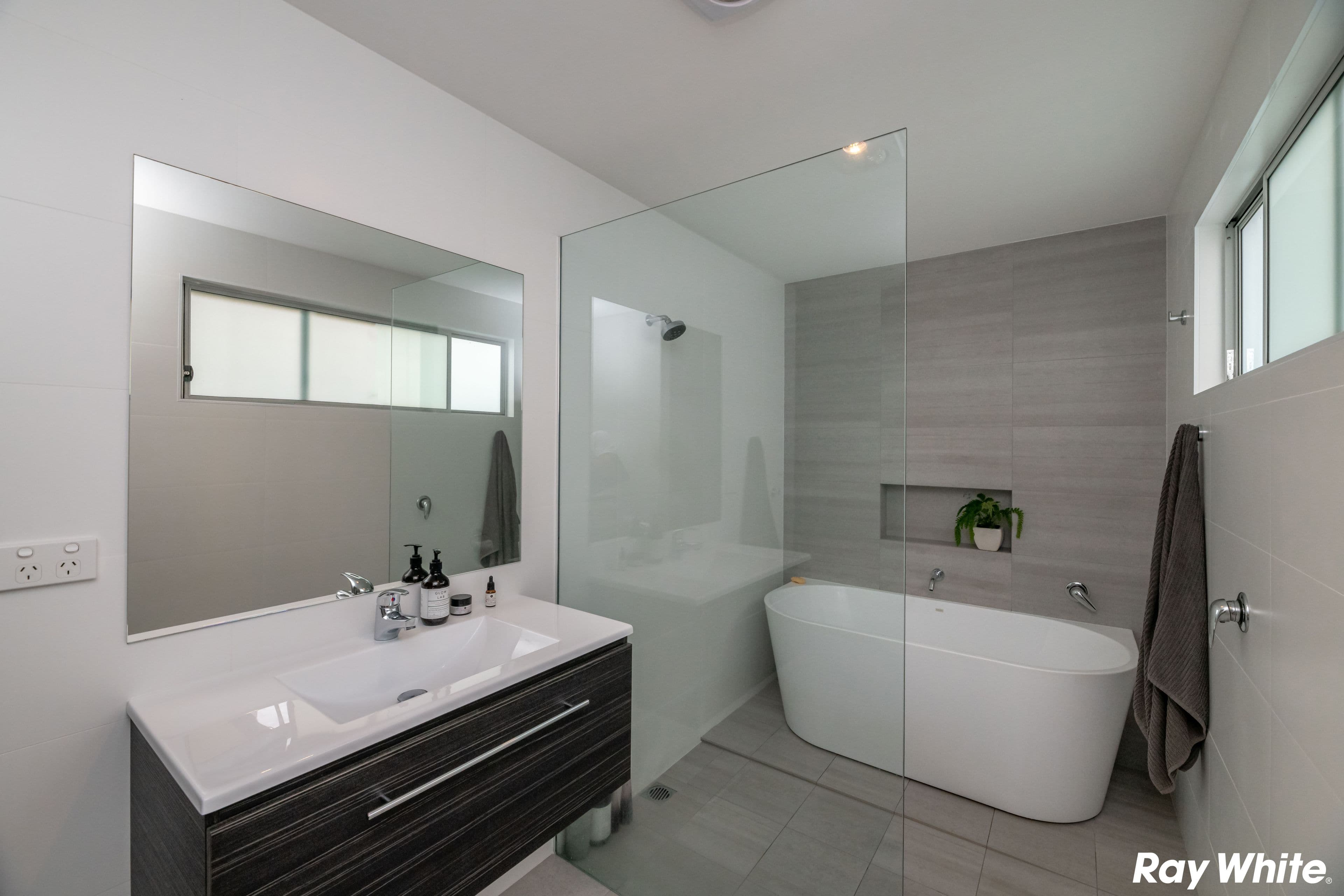 2 Douglas Avenue, Forster NSW 2428, Forster - Thumbnail 3