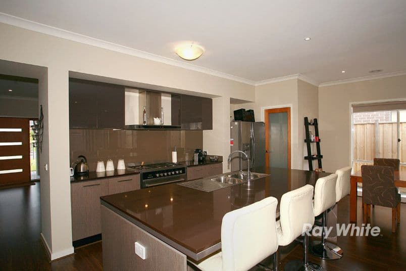 2 She Oak Place, CRANBOURNE VIC 3977, Cranbourne North - Thumbnail 2